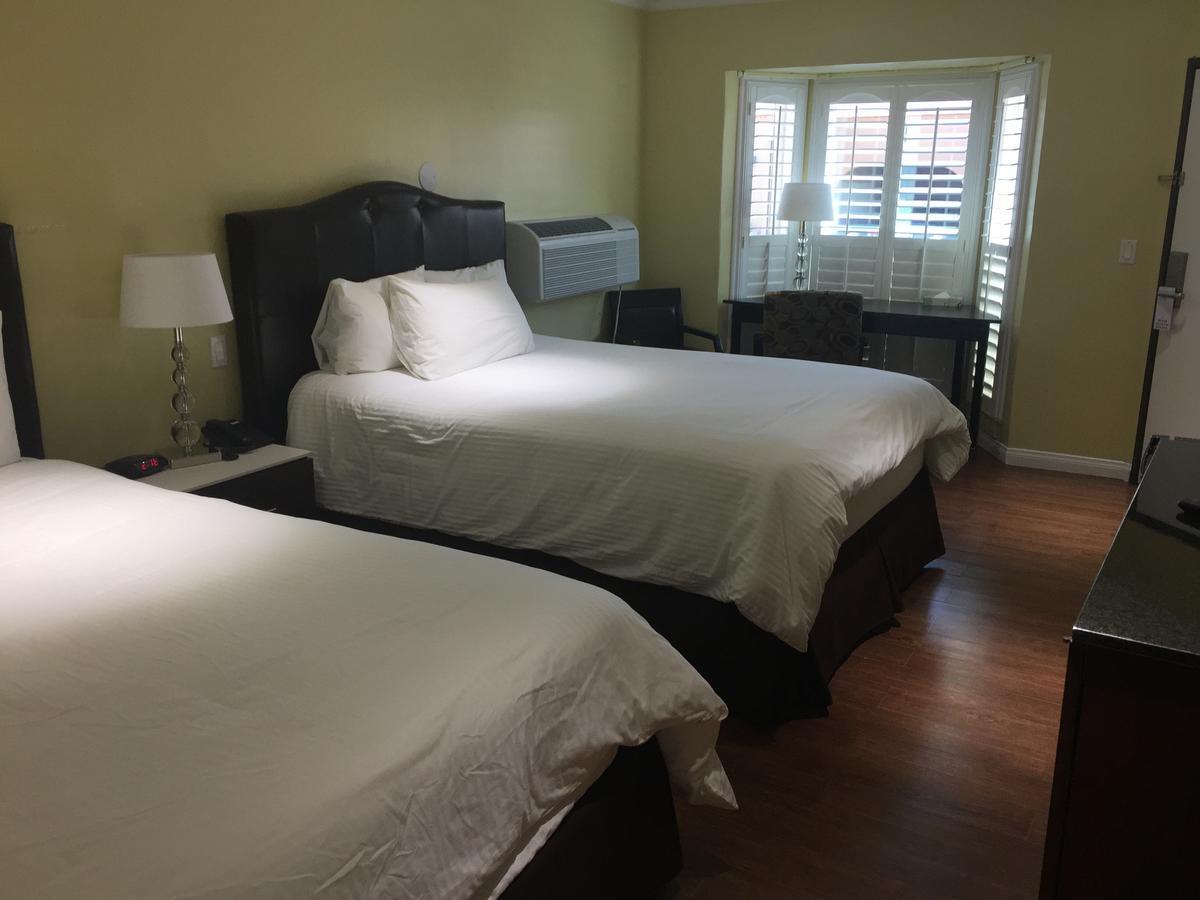 Deluxe Queen Room with Two Queen Beds